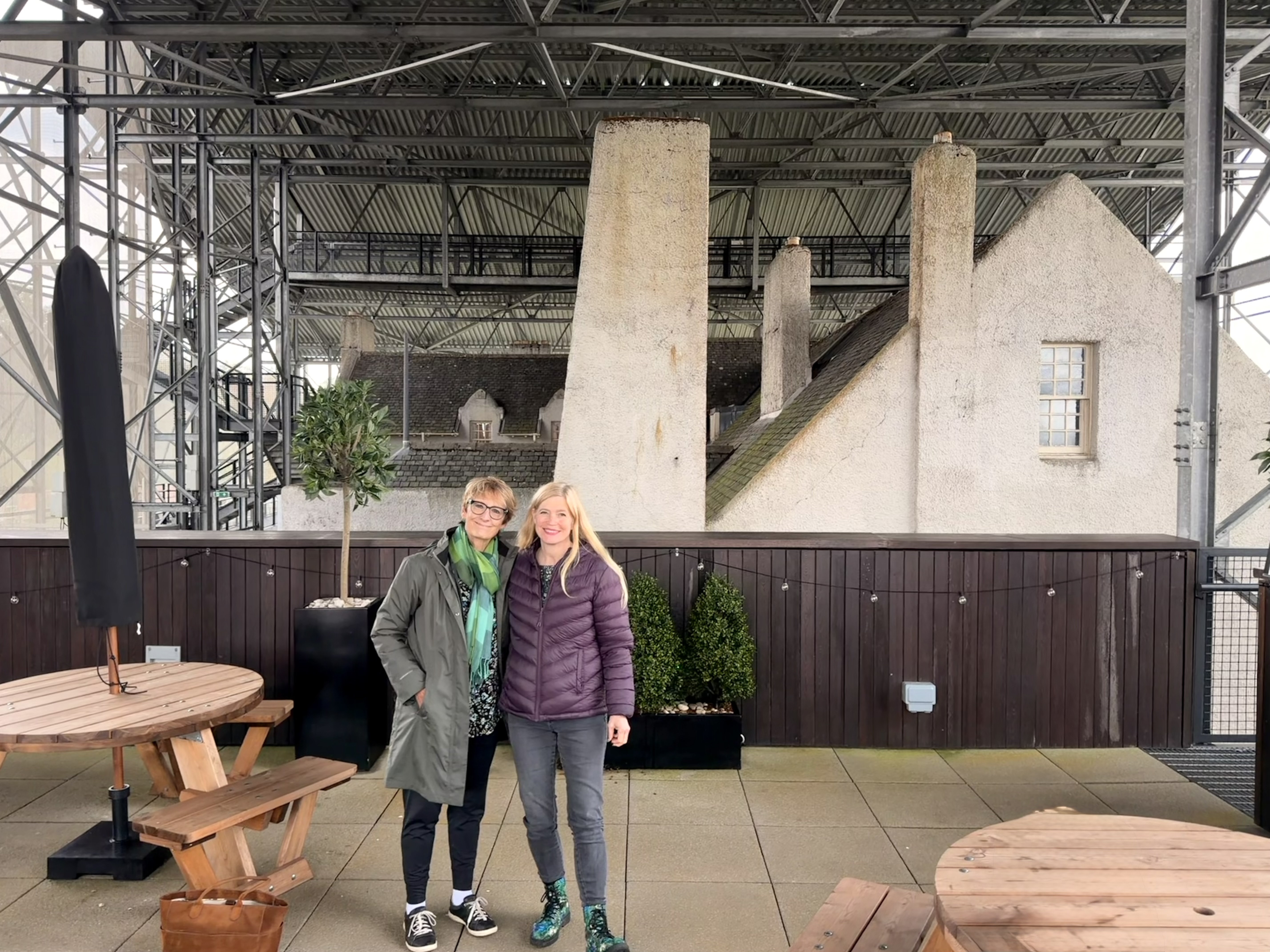 Margaret and Sabrina at the Hill House